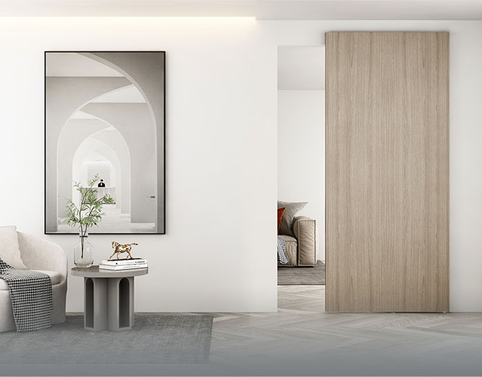 Modernt vardagsrum med minimalistisk inredning, med ett stort konstverk ovanför ett sidobord med en växt och dekorativa föremål, bredvid en bekväm soffa.