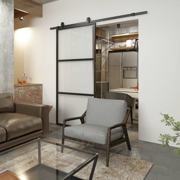 Ett modernt vardagsrum med 3-paneler frostade svarta invändiga stålglasdörrar som avslöjar ett sovrum, med en grå fåtölj, beige soffa, soffbord i glas och subtil inredning.