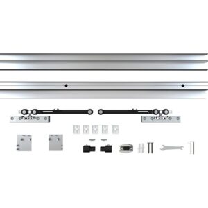 Kit de riel para puerta corrediza de aluminio: incluye rieles, rodillos, soportes, tornillos y una llave sobre fondo blanco.