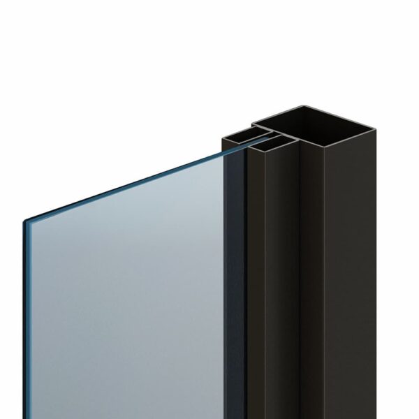 Tvärsnittsvy av ett skiktat inre svart fönster med en svart ram, som framhäver monteringen och tjockleken.