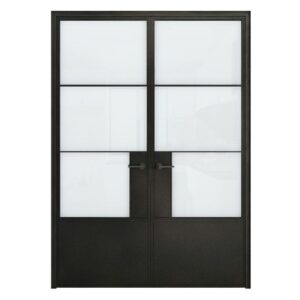 Das Scheunentor mit Doppelpaneel aus gehärtetem Glas bietet eleganten Zugang mit einem geschlossenen schwarzen Design, mattierten Paneelen und einem schwingenden Stahlrahmen.