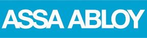 Logo ASSA ABLOY en majuscules blanches sur fond bleu, représentant un fabricant de portes de premier plan.